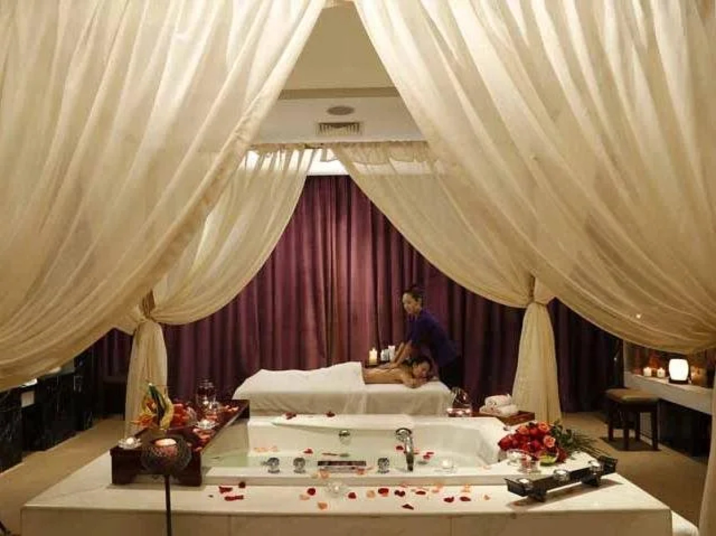 Golden Elephant Golf Hotel