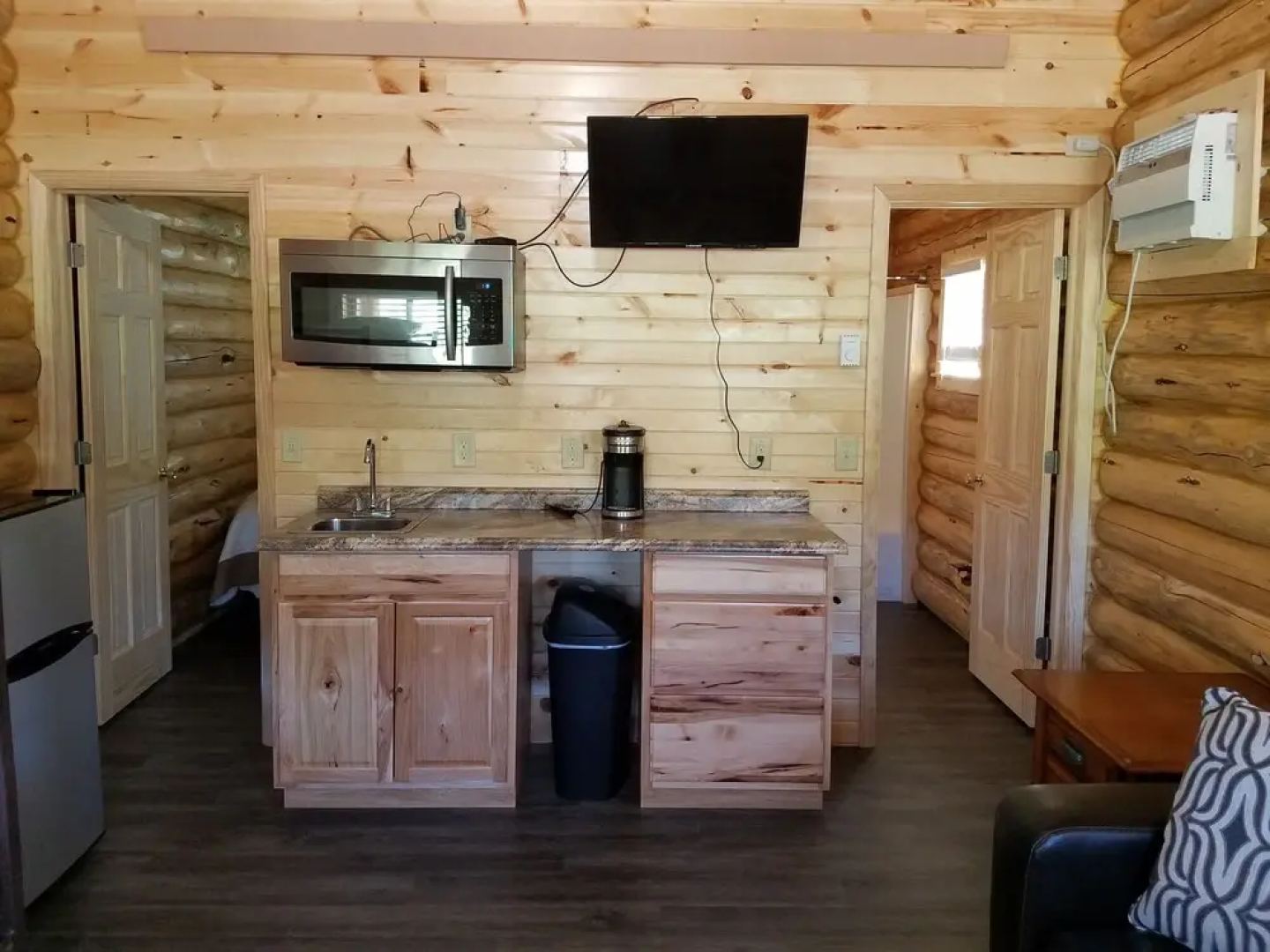 No Name City Luxury Cabins & RV