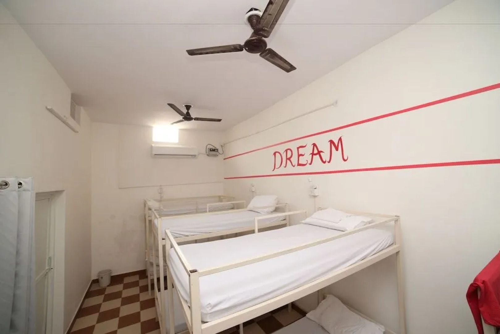 Roadhouse Hostel Varanasi