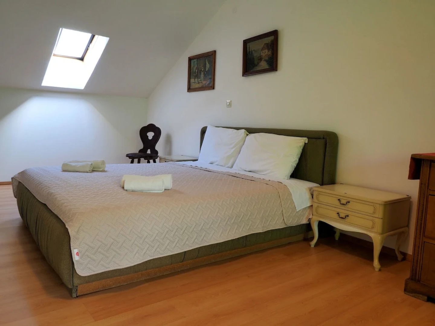 Apartments and Rooms Sara Latin