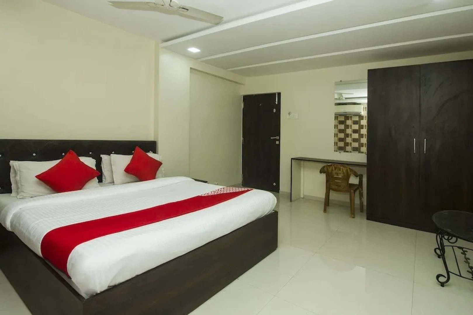 OYO 18610 Hotel Parivar Garden