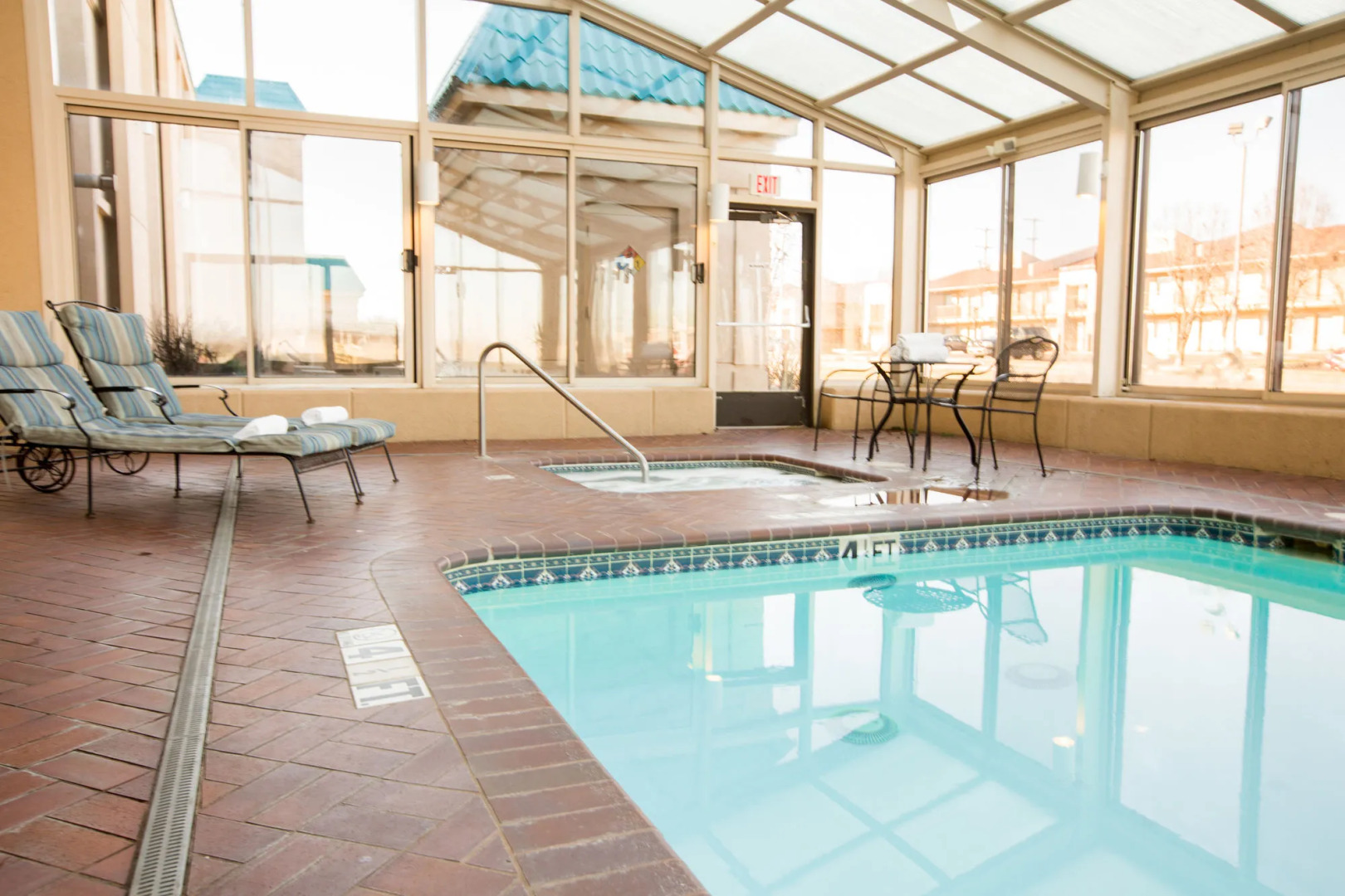 Econo Lodge Inn & Suites Joplin