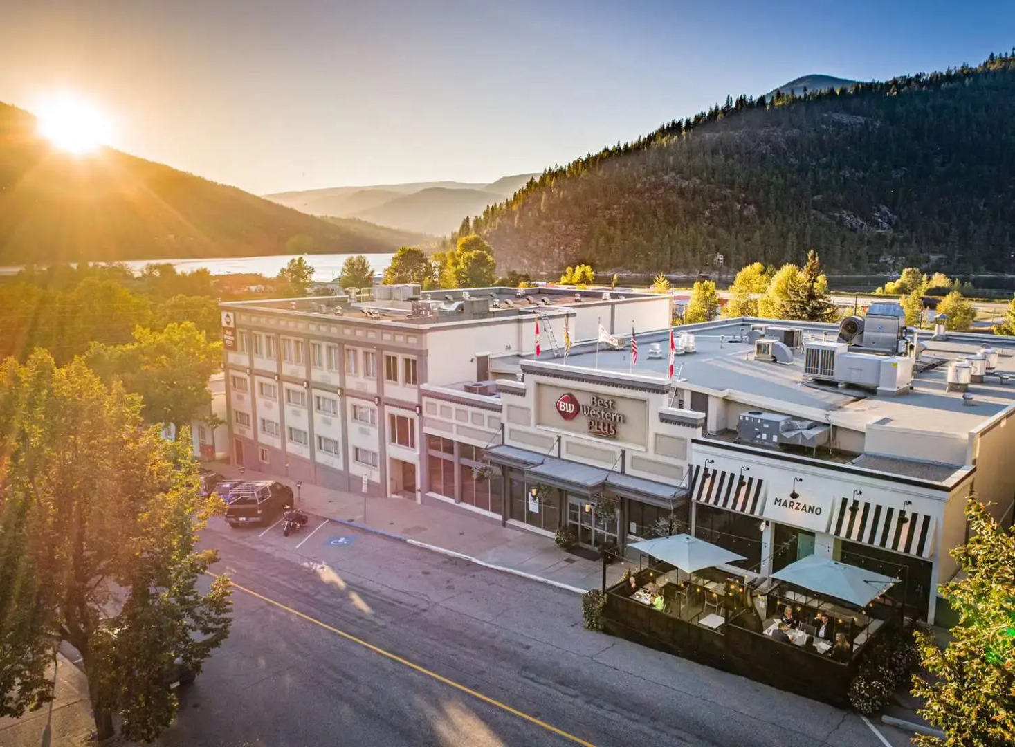 Best Western Plus Baker Street Inn