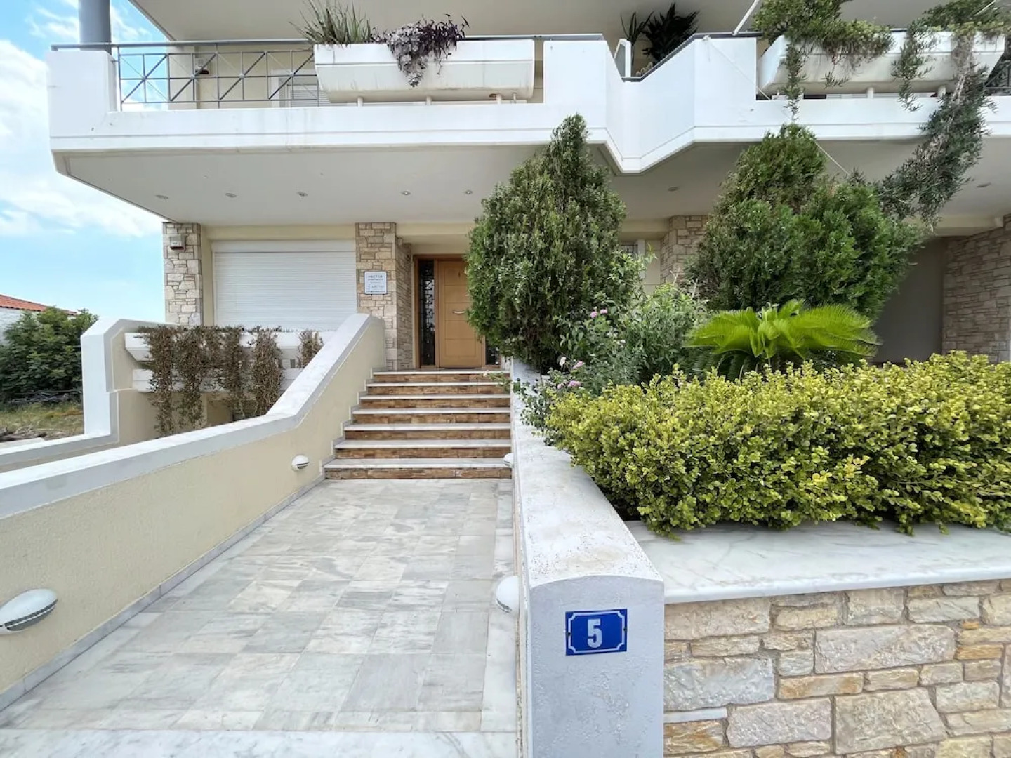 Hector Apartment Airport