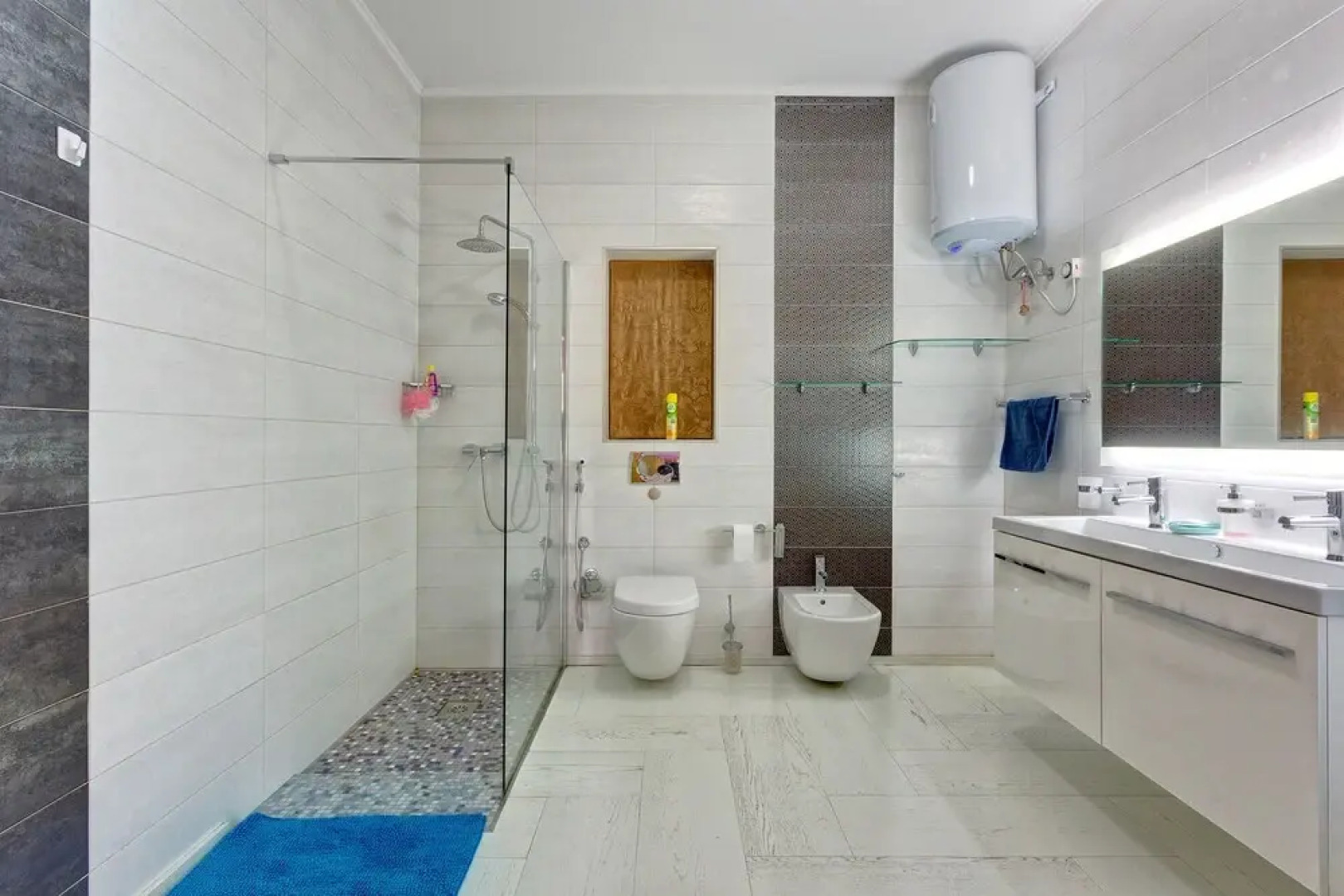 Seafront Apartment in Sliema With Pool, Upmarket Complex