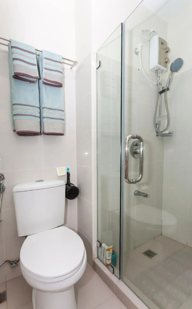 Blowing in the Wind - Lake View Apartments