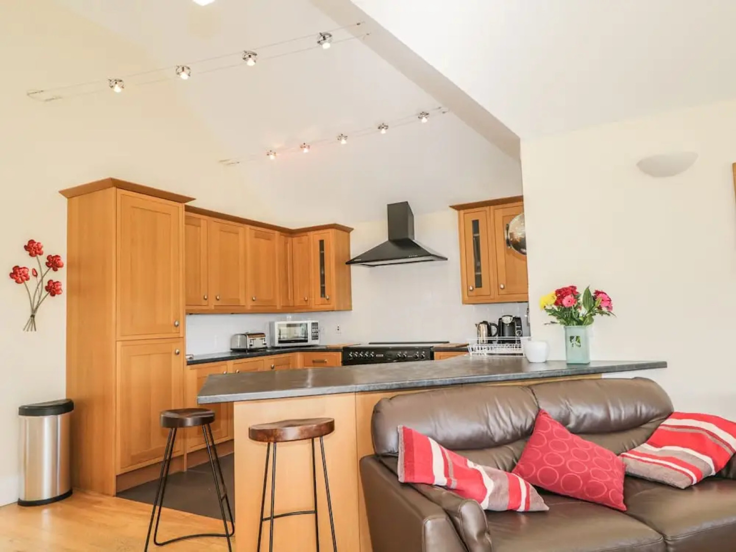 5 Williamston Steading