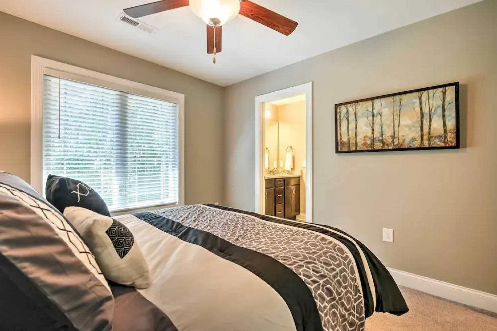 Downtown Townhome; Walk to Dine & Shop on Broad St