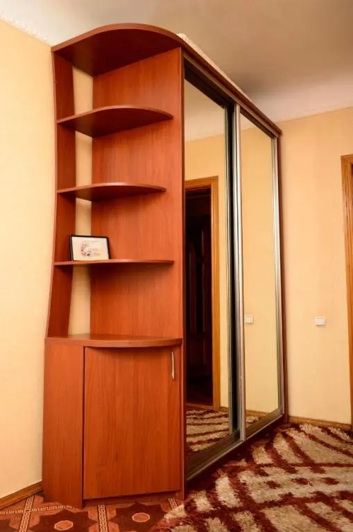 Apartment on Petropavlivs'ka 90