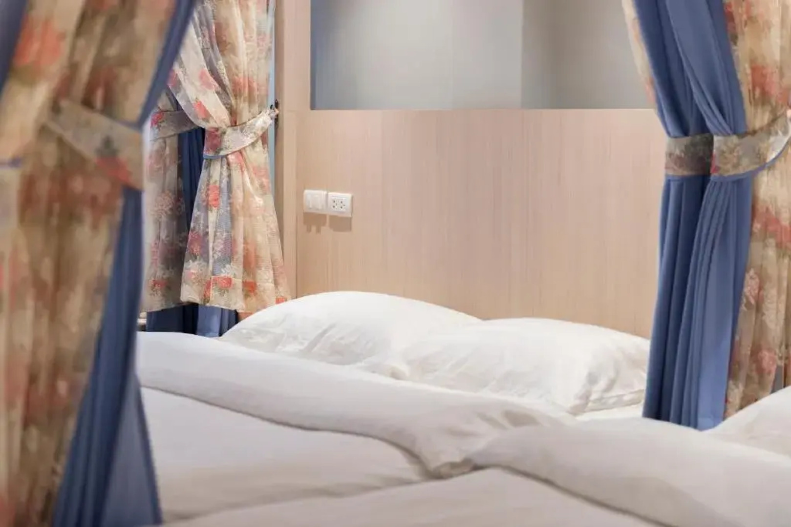 Kinnon Deluxe Hostel Coworking Cafe