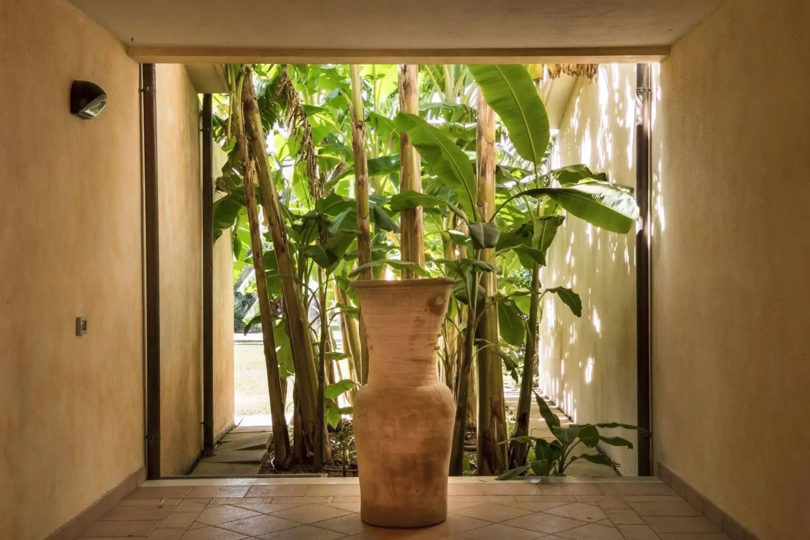 Lantana Resort Hotel & Apartments