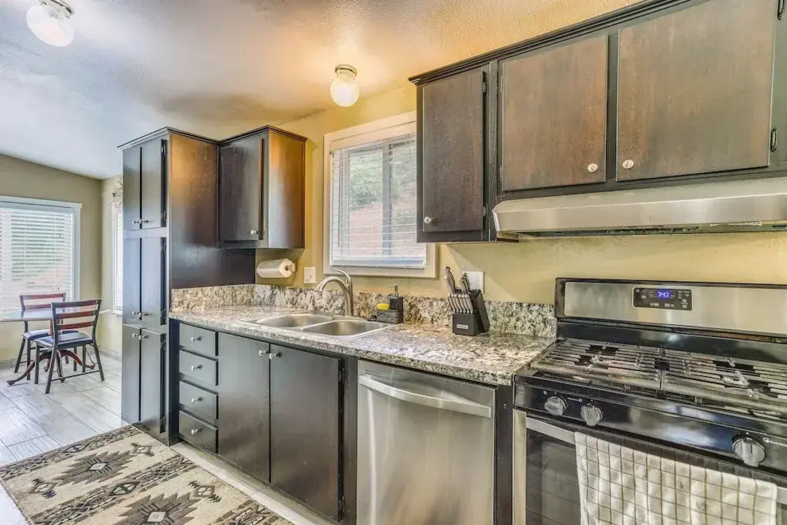 Yosemite Natl Park Getaway: Hot Tub & Mtn Views!