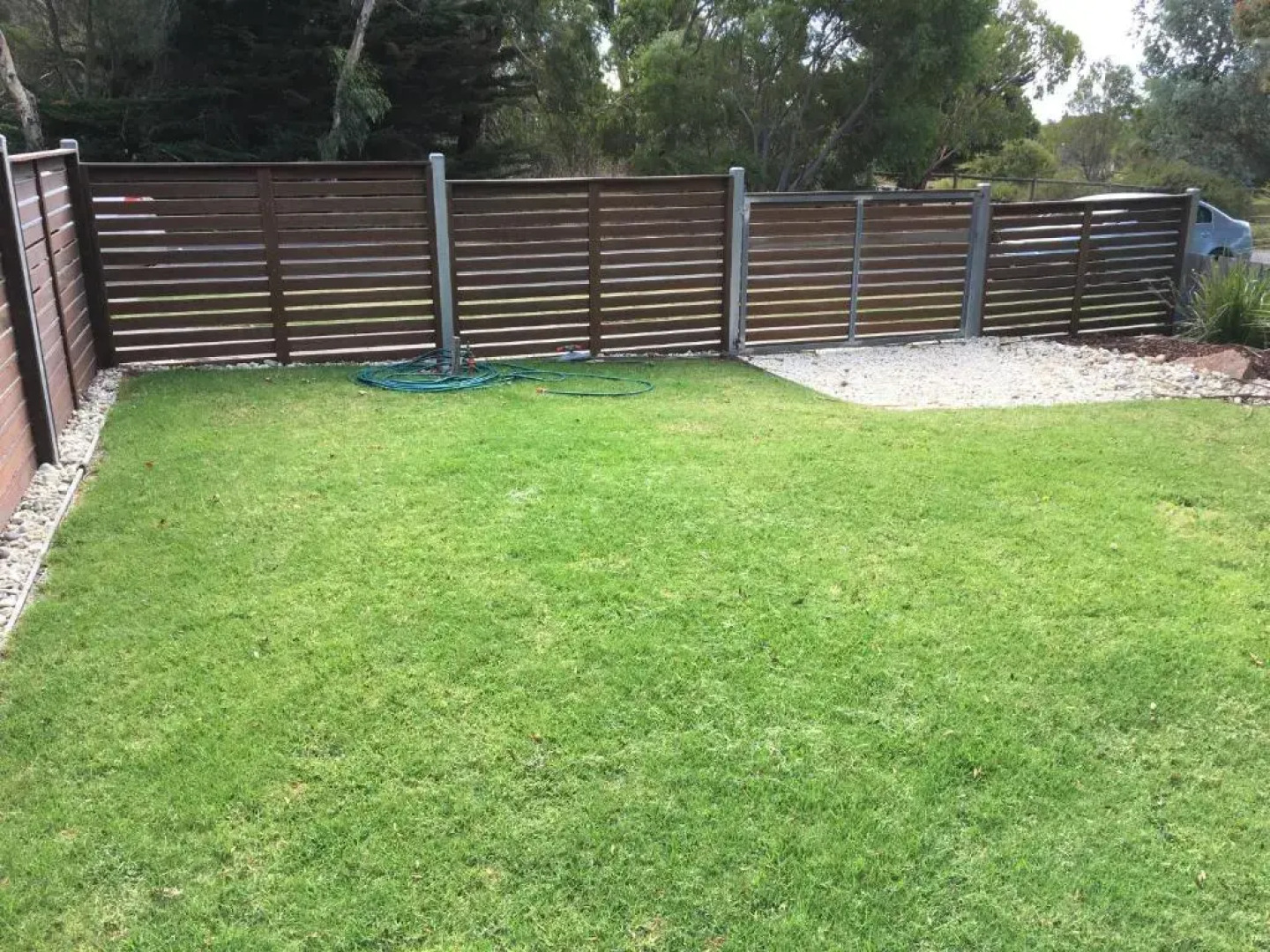 Grand Escape McKenzie - solar heated Pool, WiFi, Netflix, 5 bdrm, 4bthrm