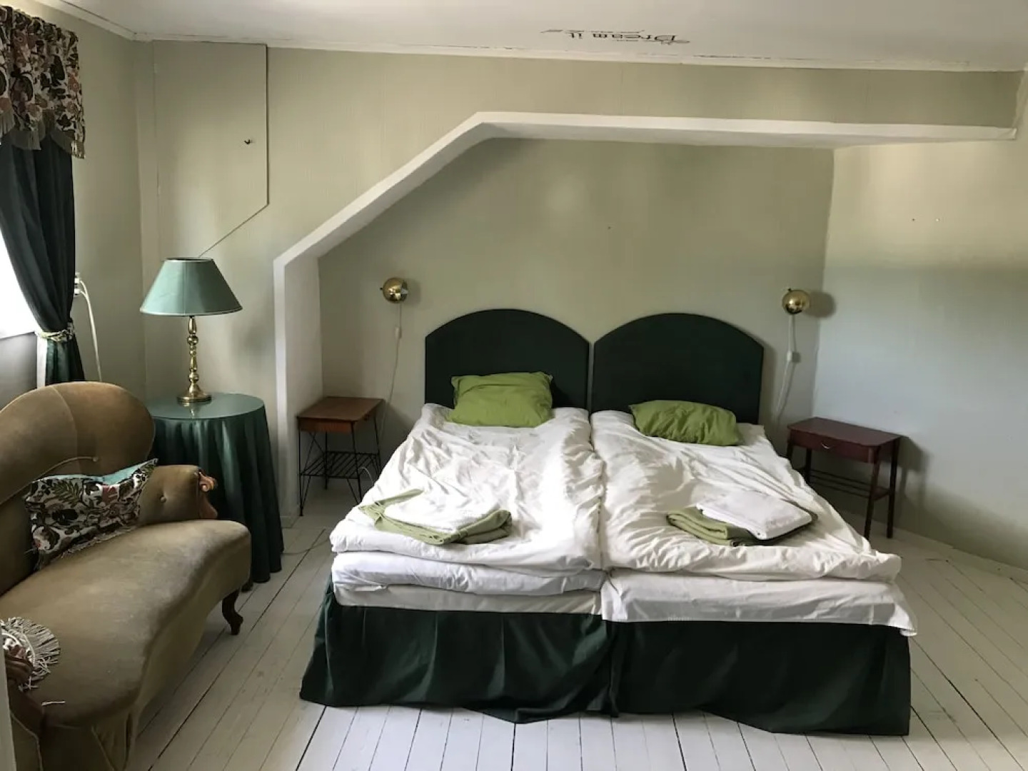 Runsten Säng & Frukost