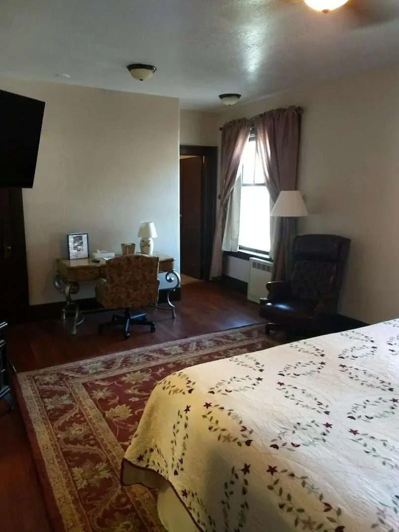 Riverside Hot Springs Inn & Spa - Adults Only