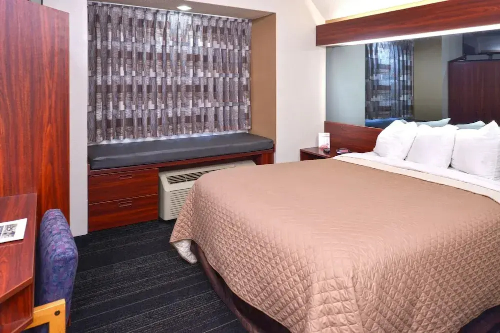 Days Inn & Suites Maryville