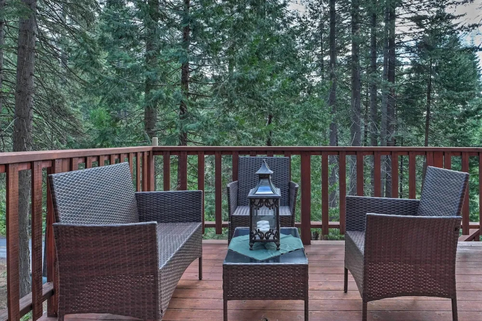 4 Mi to Big Tree State Park: Serene Cabin w/ Deck