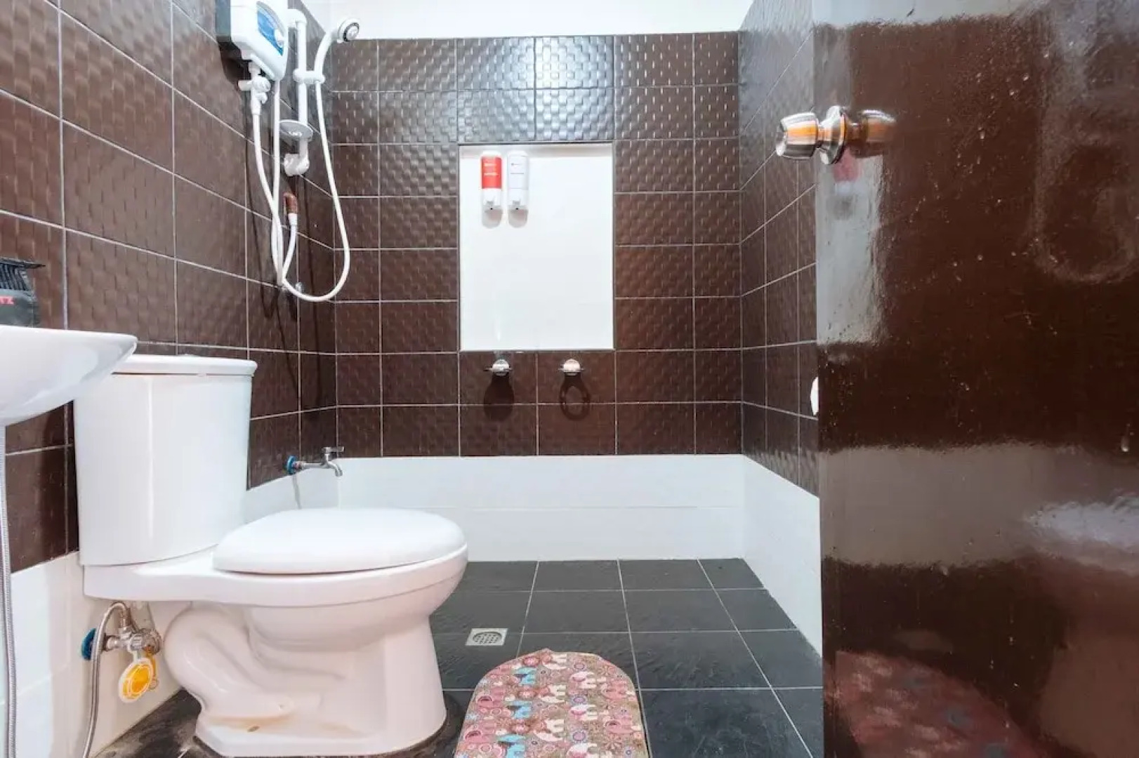 RedDoorz near Caticlan Airport