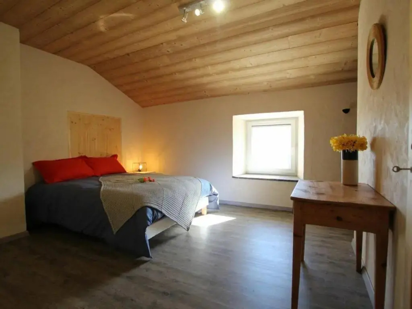 MAISON SAINT-JEURES, 5 PIèCES, 11 PERSONNES - FR-1-582-43