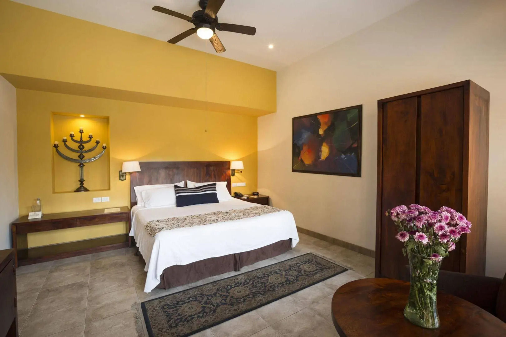 Los Abolengos, Grand Class Casona Hotel