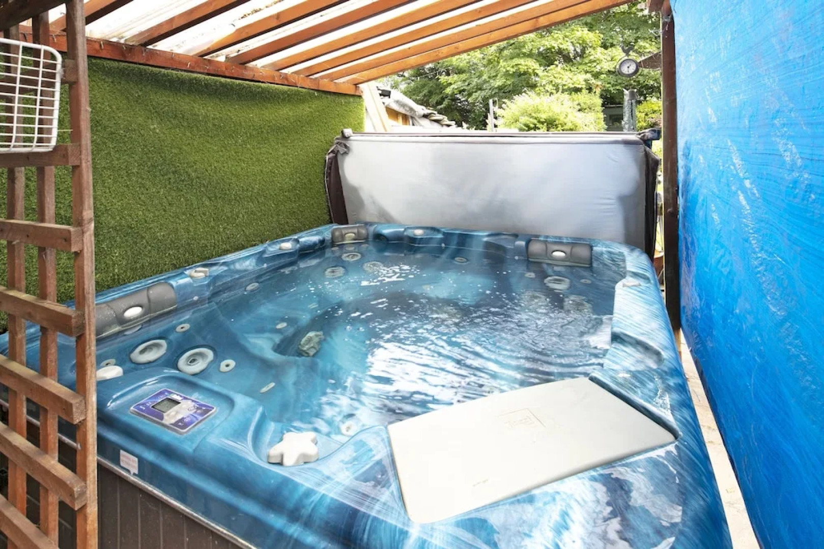 Urban Retreat Hot Tub Bar Ev Charger
