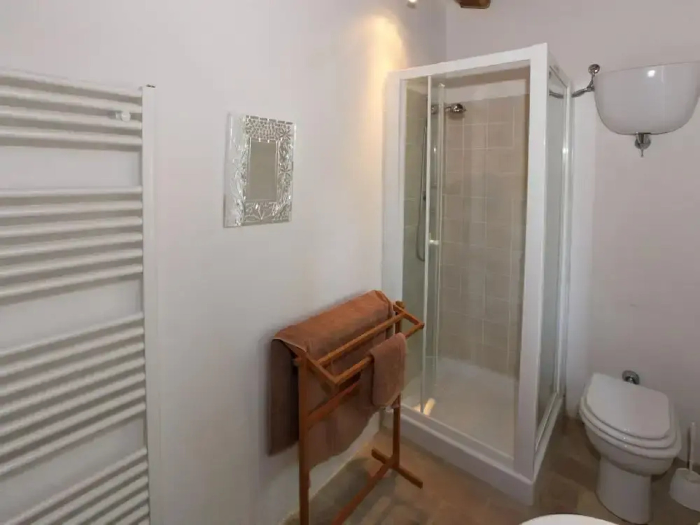 Holiday House Overlooking Lake Near Tuscany