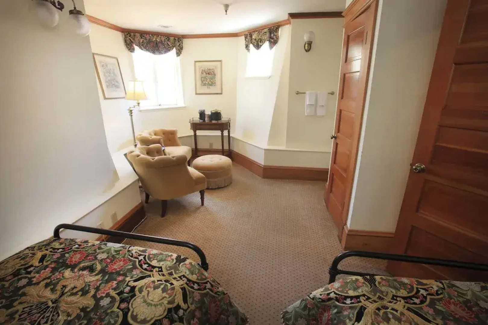The Charles Pacific Grove - Artfully Designed Inclusive Inn