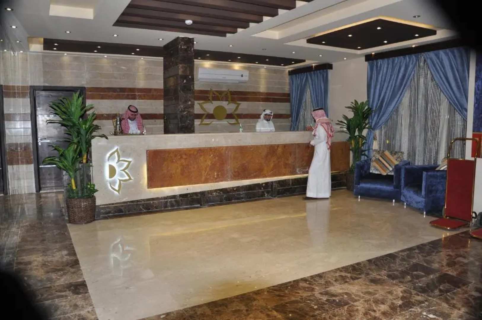 Al Bustan Crown Hotel 2