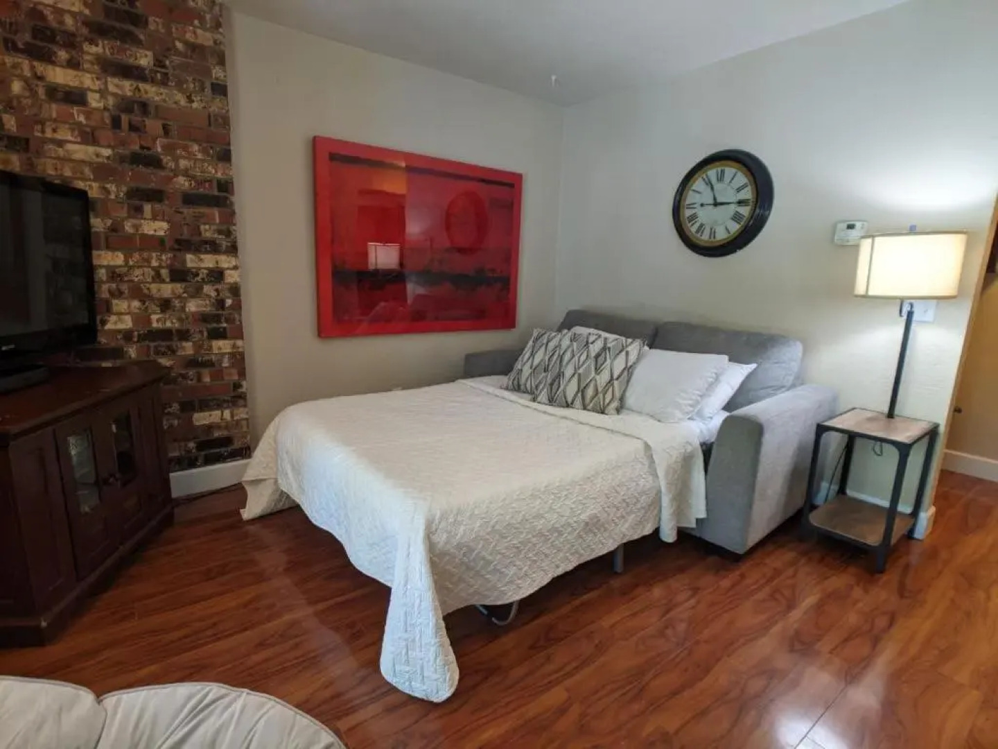 Next to Lake, Pool, 10 Acre Park, 1 Mile to Town, Best Prices