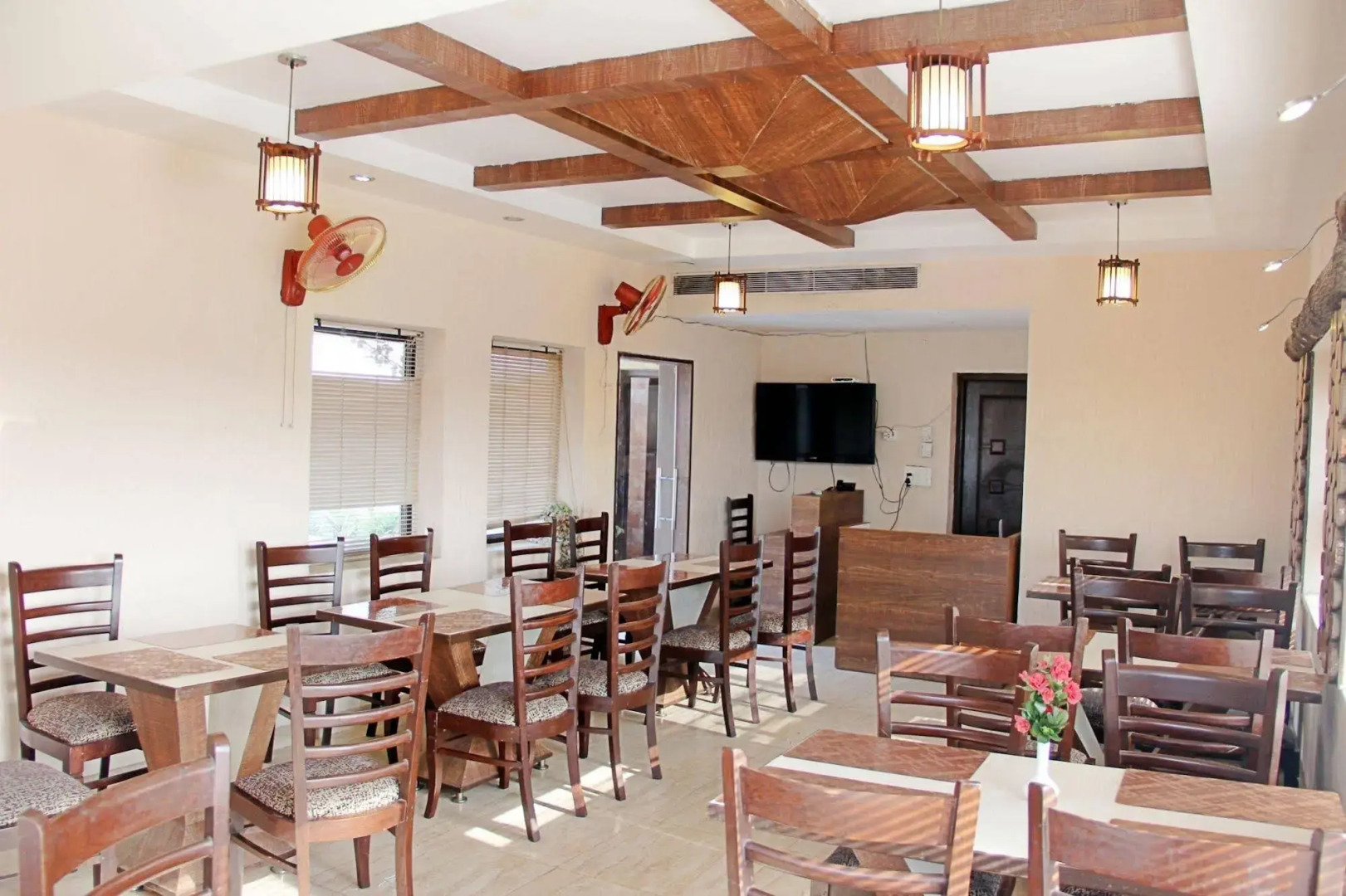 OYO Flagship 113 Golden Temple Road