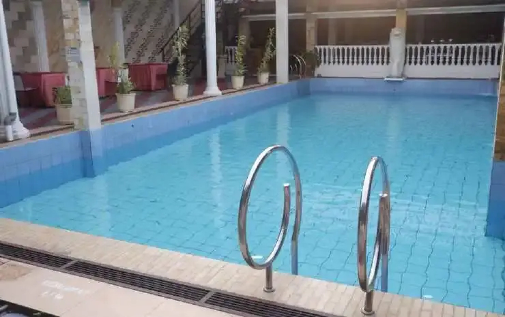 Votel Hotel DePratnya Kediri