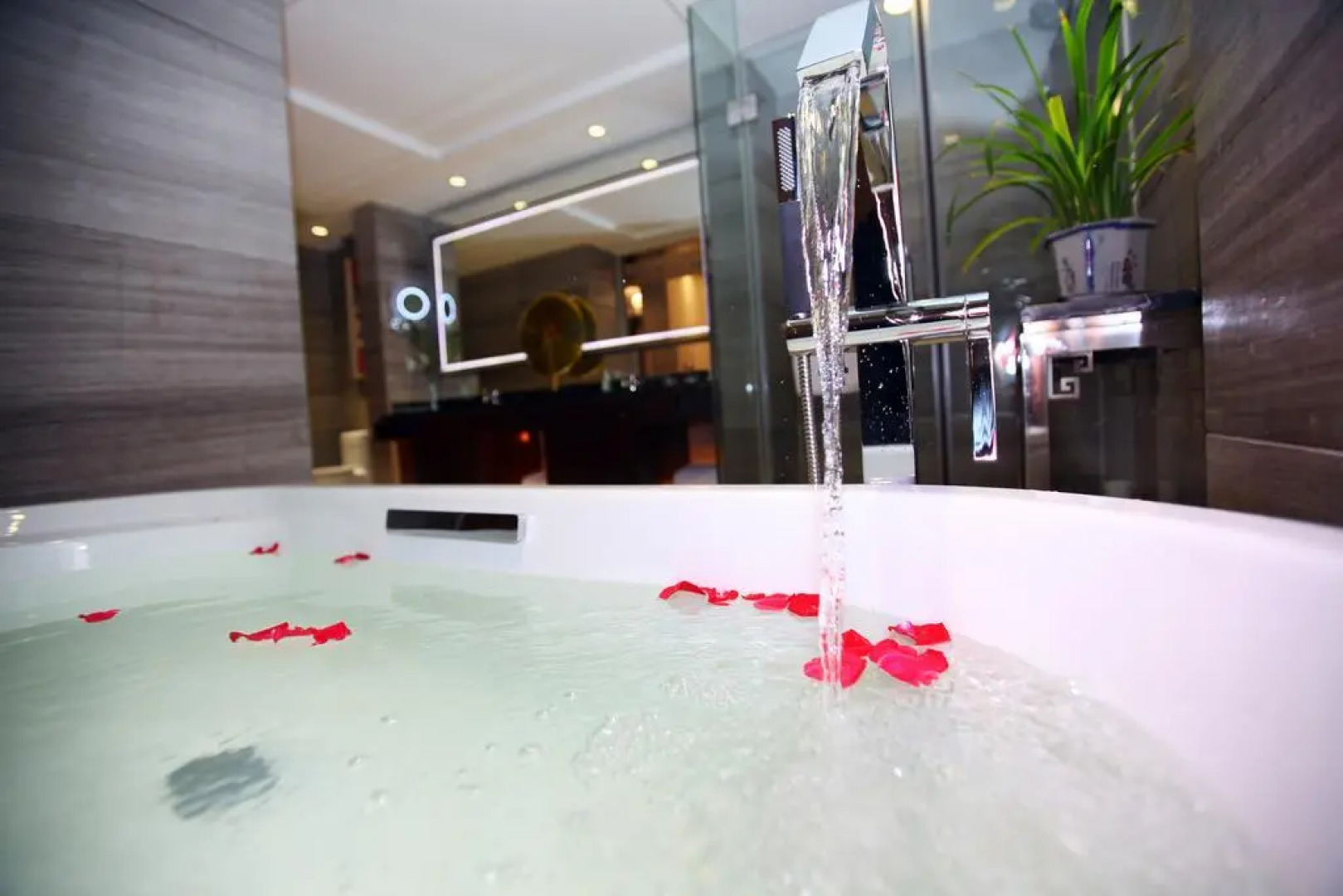 Xichang Minshan Hotel