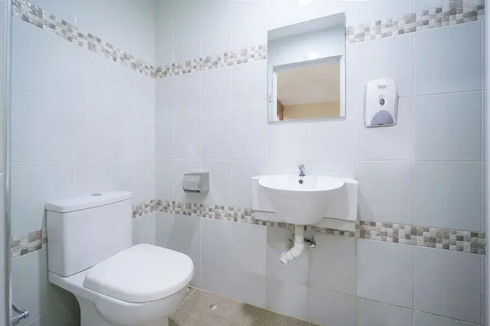 OYO 89831 Sri Sena Hotel