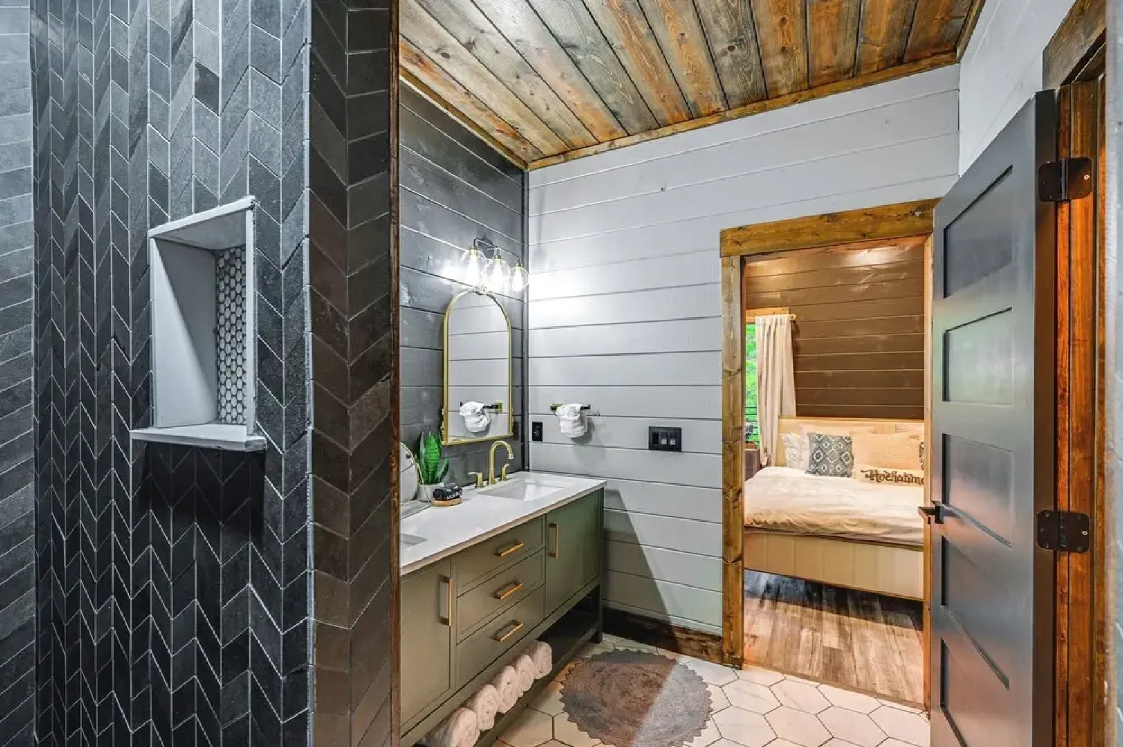 Luxe Broken Bow Vacation Rental: Hot Tub & Pets OK