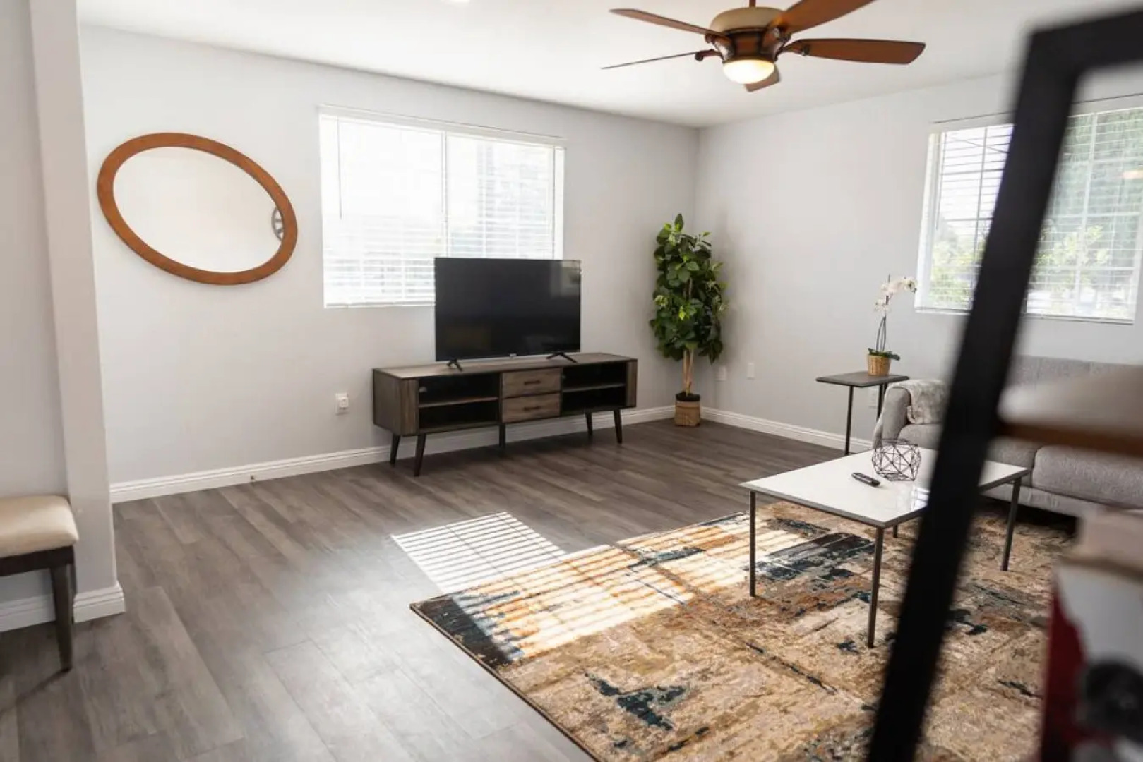 LARGE 4-BEDROOM HOUSE WITH AIR HOCKEY TABLE CLOSE TO DISNEYLAND IN ORANGE COUNTY  (p41)