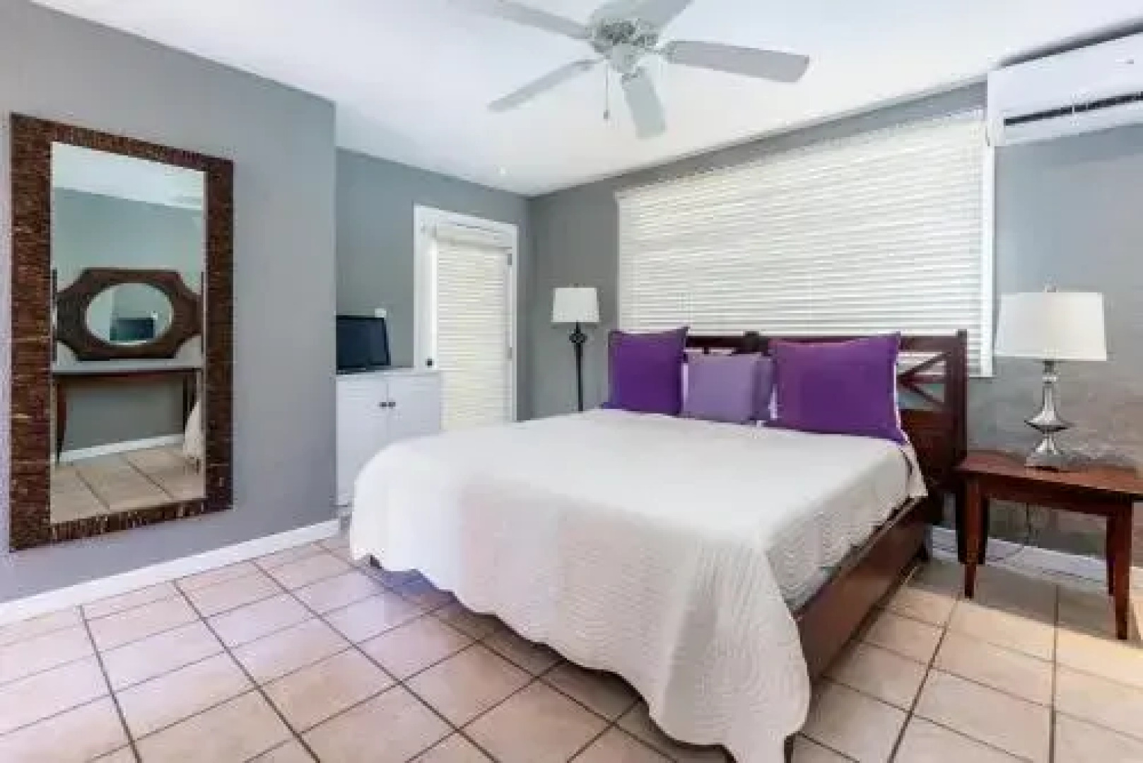 Luxury 4-bedroom home a short walk from the beach