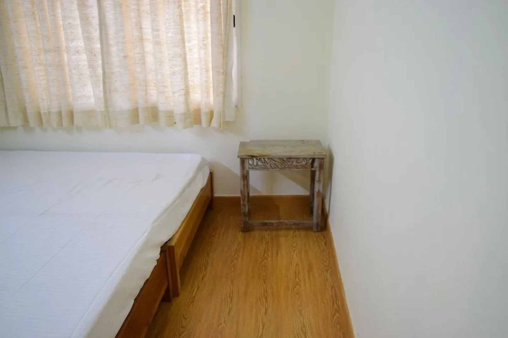 Vehomes Spacious Condo in Greater Noida