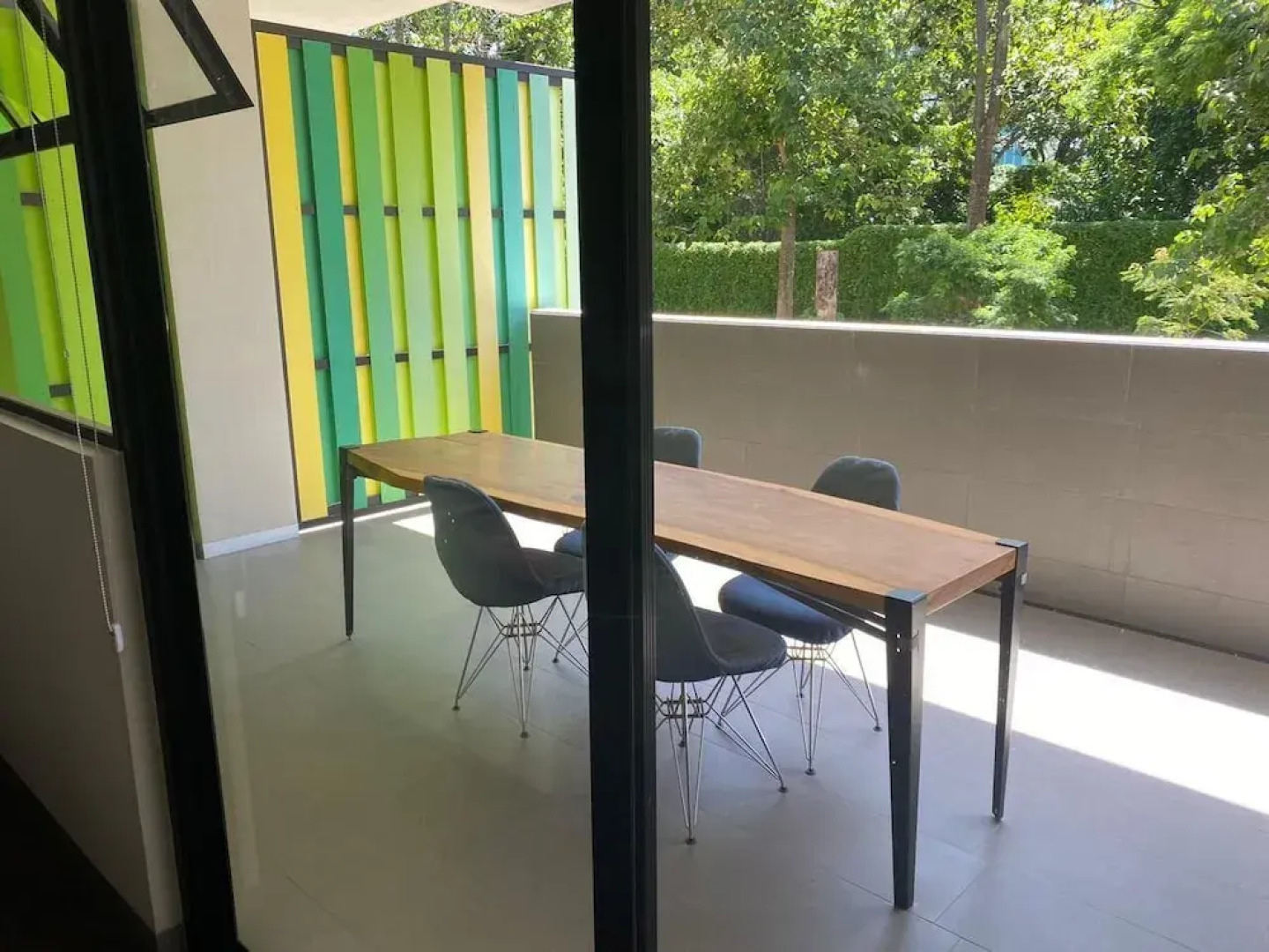 BEE Suites Santa Ana