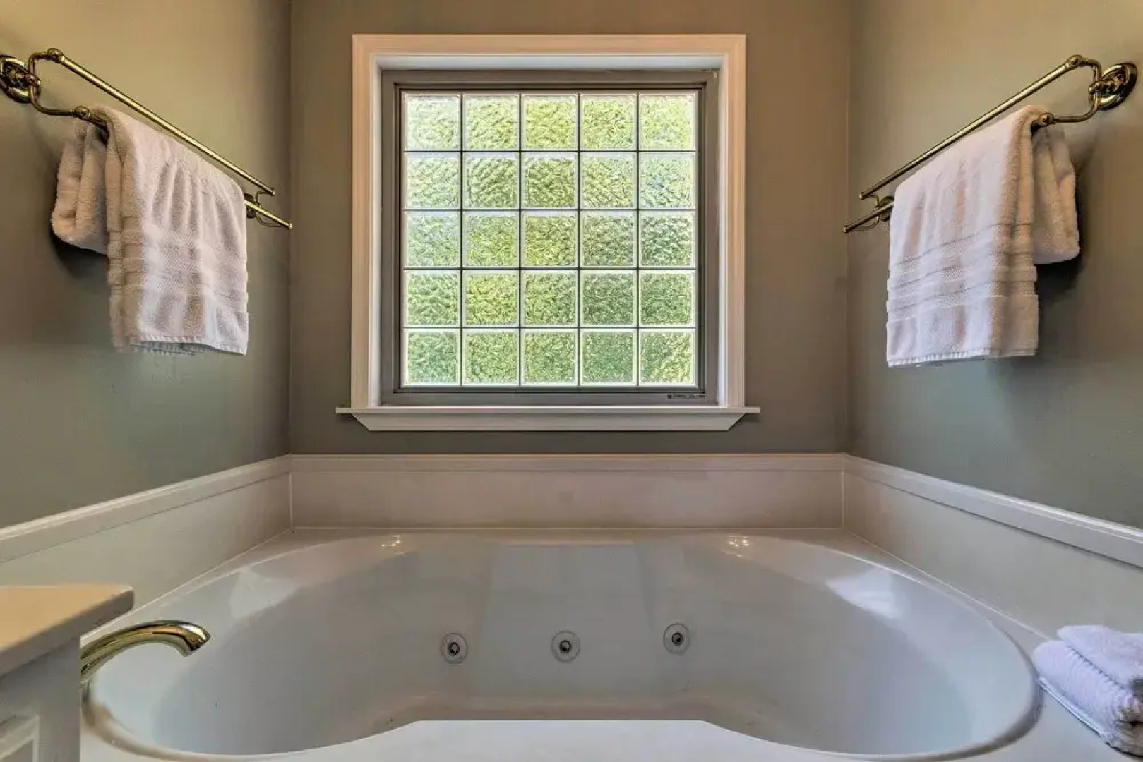 Home on Lake Catherine w/ Dock 9 Mi to Hot Springs