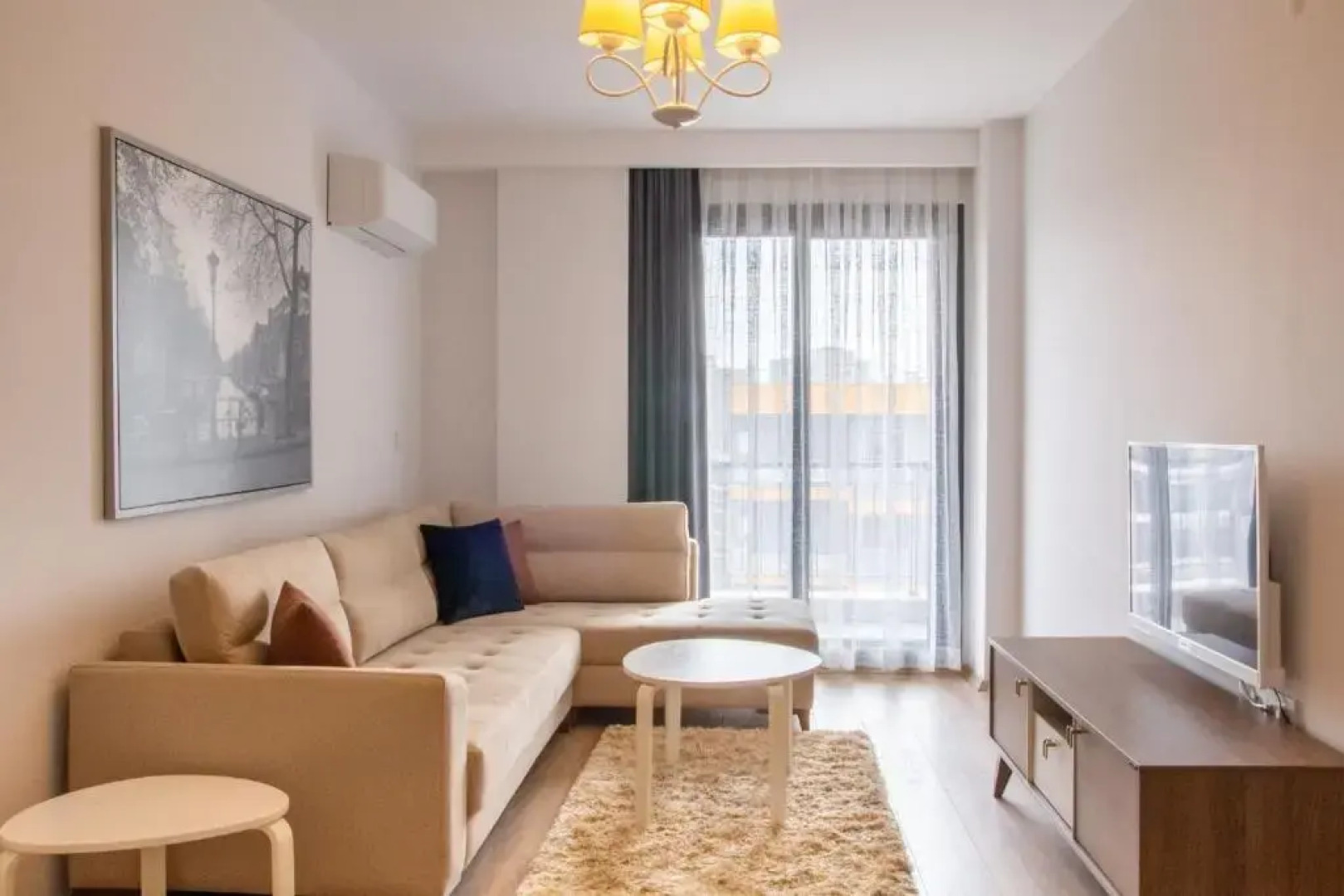 Spacious and Furnished Flat With Balcony in Izmir