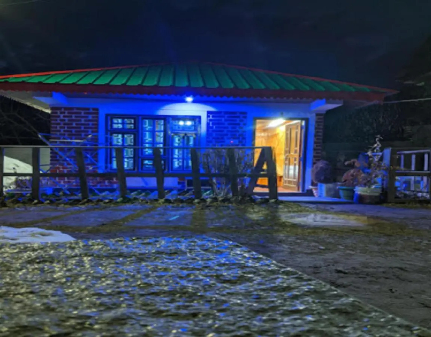 StayApart - Shruti Guest House