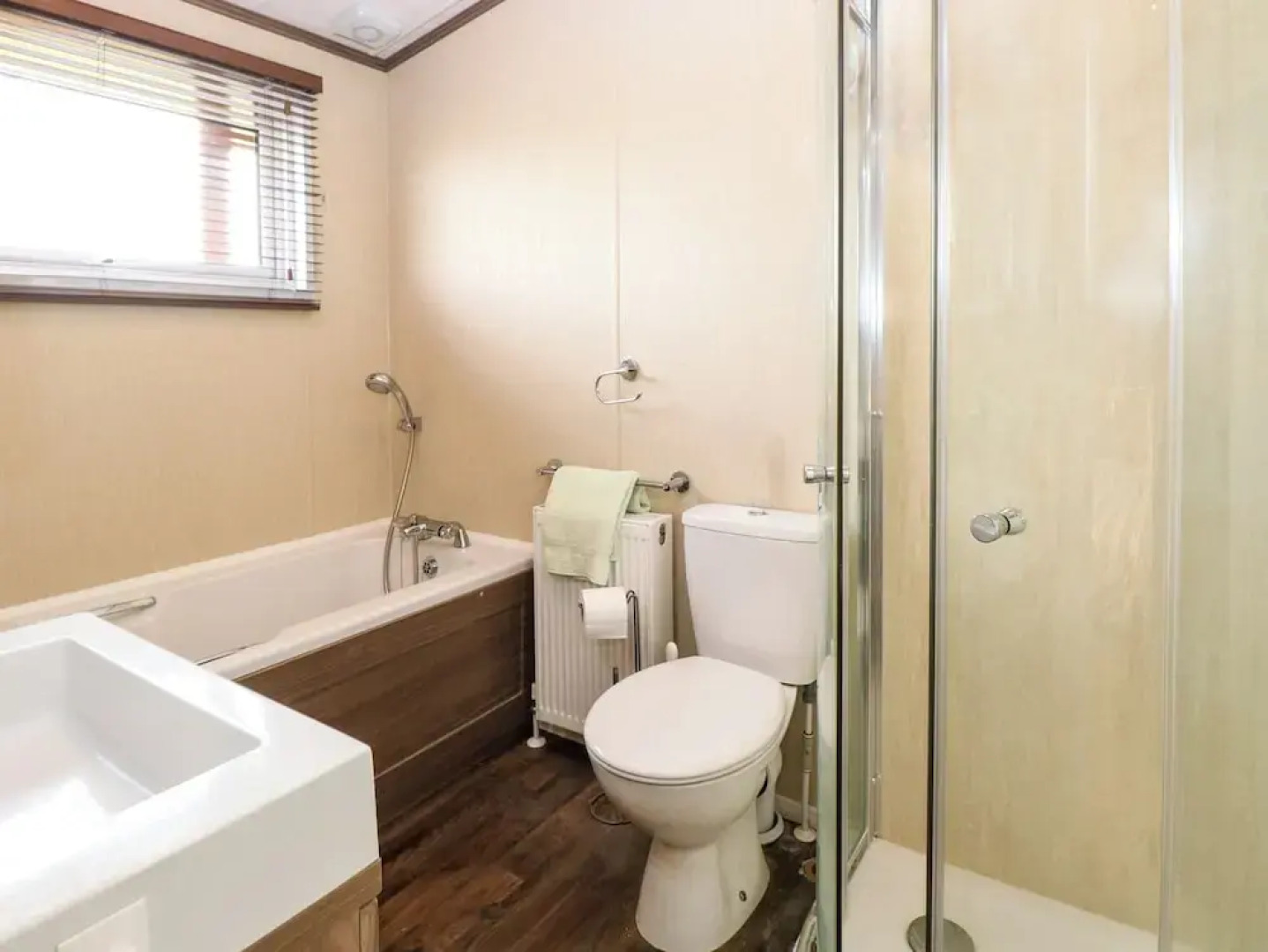 Lodge 26, Fishing Lakes