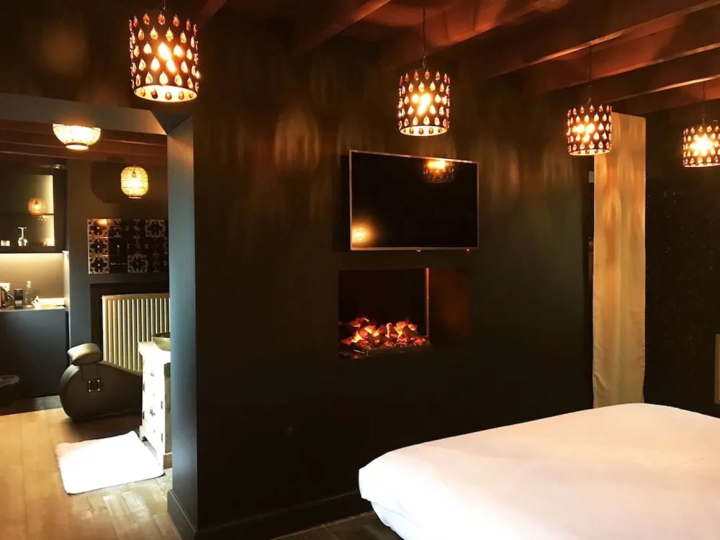 Love Hotel Domaine 10