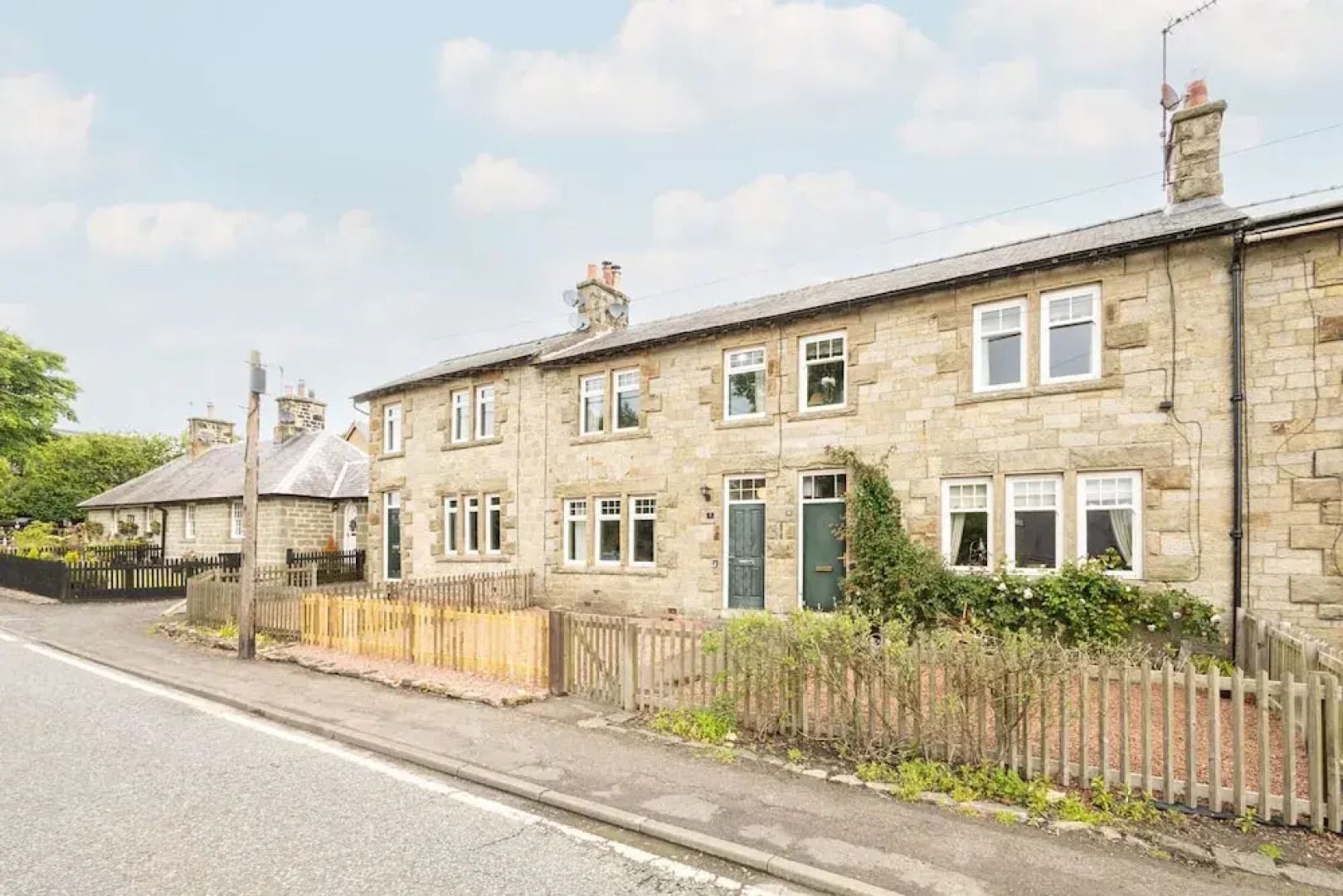 Host Stay Bankfoot Cottage