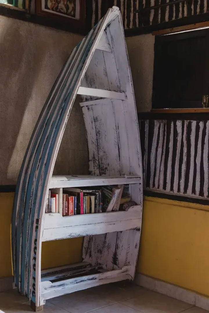 Casa Maya Lodge  Robinson Crusoe Style