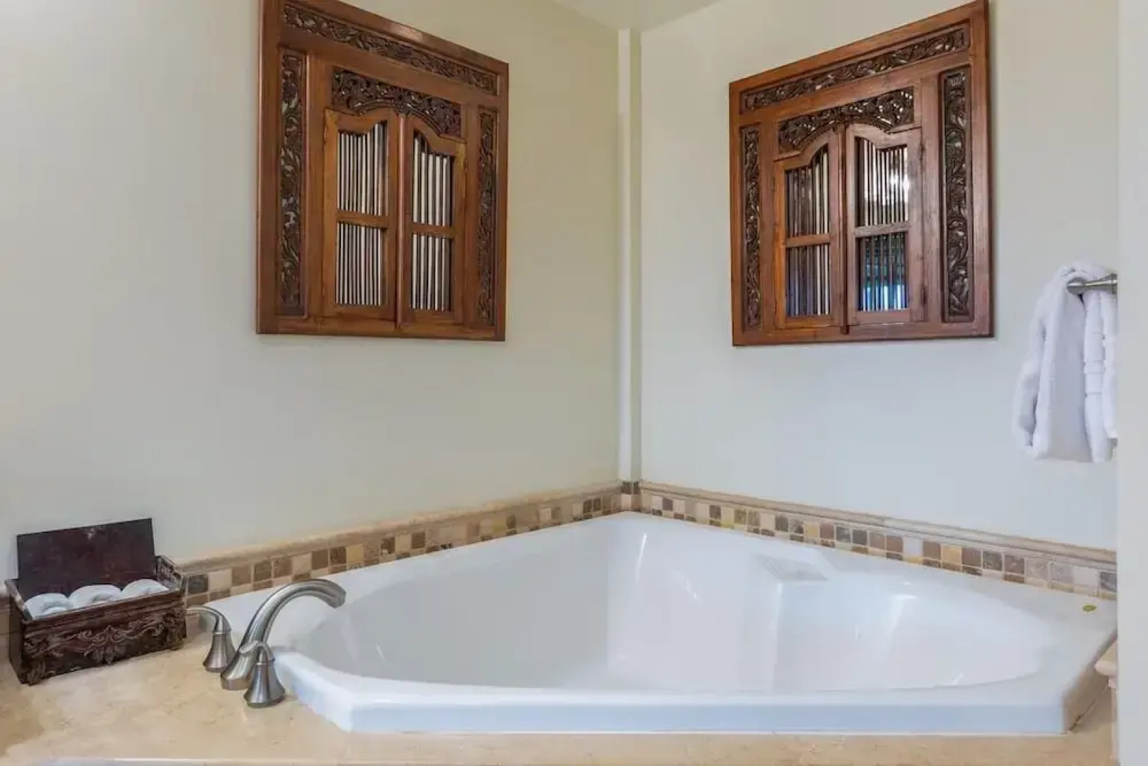 Waipouli B401 2 Bedroom Condo by RedAwning