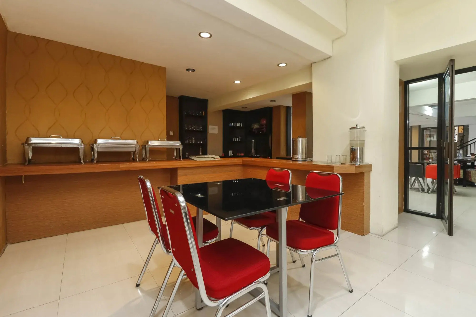 RedDoorz Plus @ Grand Populer Hotel