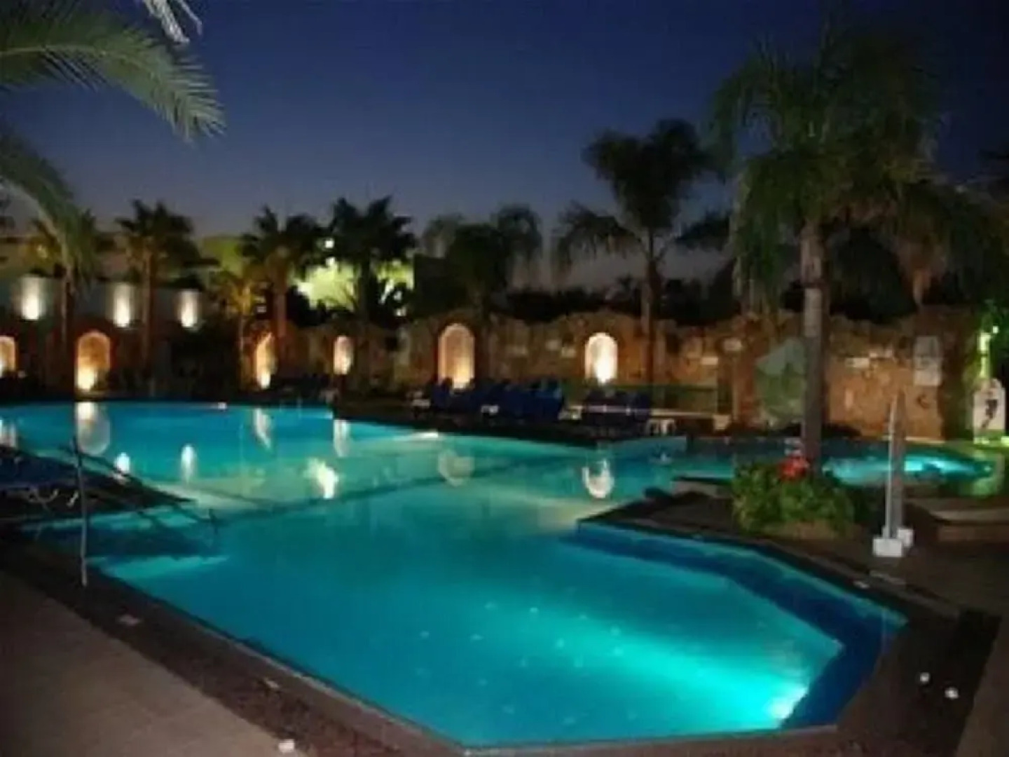 Oasis Apartments & Rooms