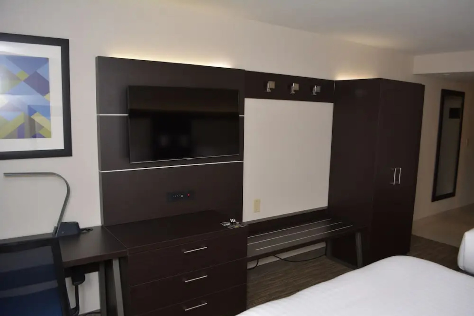 Holiday Inn Express & Suites Waterville - North, an IHG Hotel