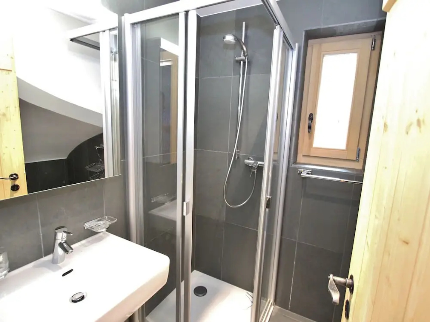 Superb new Chalet, Built in 2010, in the Middle of the ski Resort of Tzoumaz